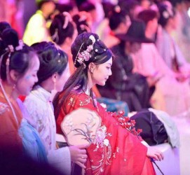 汕尾汉服模特兼职(想做汉服模特去哪里找)