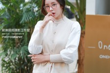 汕尾兼职模特被摄影师亲(兼职模特被摄影师亲了)