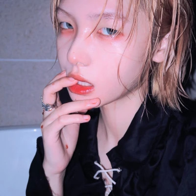 汕尾伴游女生樱花漫舞的资料